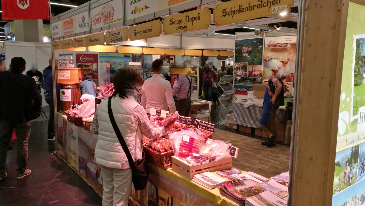 Freizeitmesse in Nürnberg : Ein ausgewogenes Gleichgewicht an Angeboten rund um Reisen und Freizeit - Menschen Messen und Veranstaltungen RSS-Feed  Schinken-Speck-Salami-Freizeitmesse-Nürnberg-2018